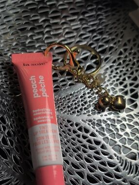 🔵 La Soie Peach Tinted Lip Treatment - Hydrating Peach Pink Key Chain Bag Charm